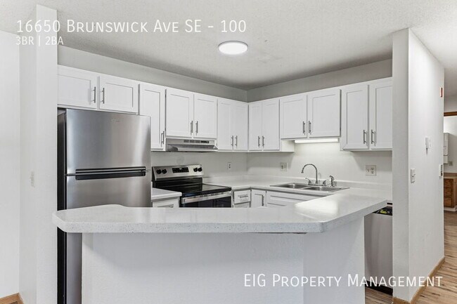 Building Photo - 16650 Brunswick Ave SE