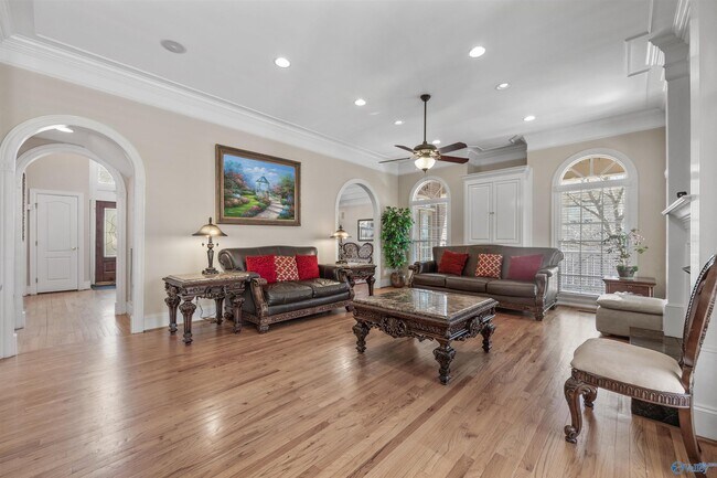 Building Photo - 121 Cheekwood Dr