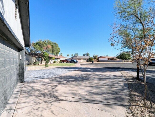 Building Photo - 121 N Flint Cir