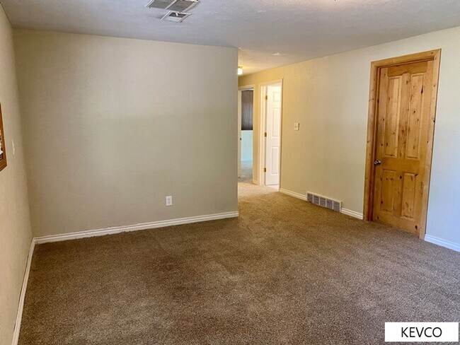 Building Photo - Great and Spacious Home with Backyard!