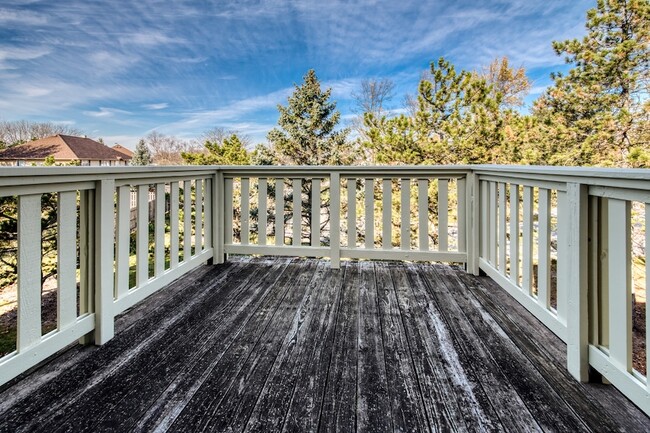 Building Photo - 546 W Parkside Dr