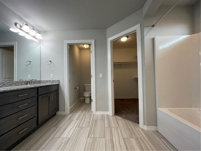 Building Photo - 4553 W Divide Dr