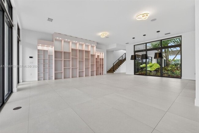 Building Photo - 16709 Botaniko Dr N