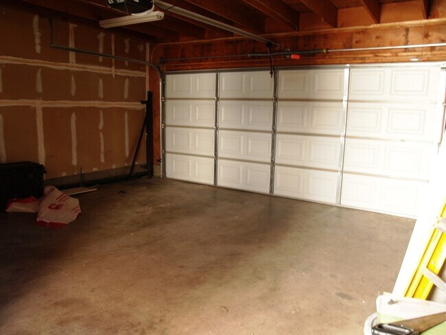 Building Photo - Coming soon....Spacious 4BR Townhome in Desirable Tiburon Community – Carlsbad