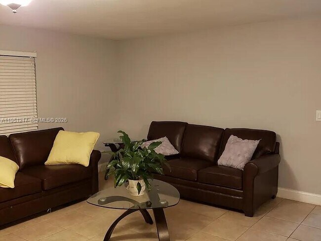 Building Photo - 1100 Salzedo St