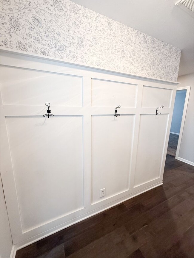 Building Photo - 3 Bedroom 3 Bathrooms located on a Cul De Sac!!