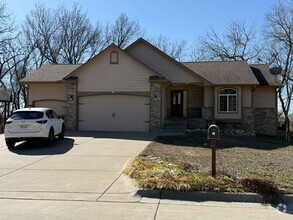 Building Photo - 5021 Shadow Ridge, Manhattan KS