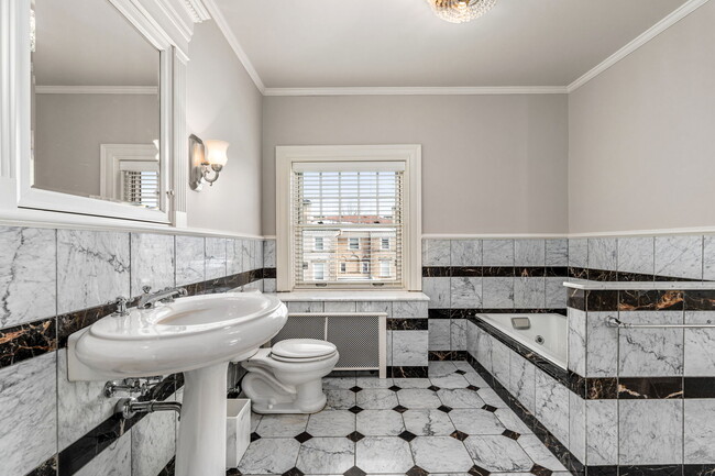 Building Photo - 5135 Ellsworth Ave