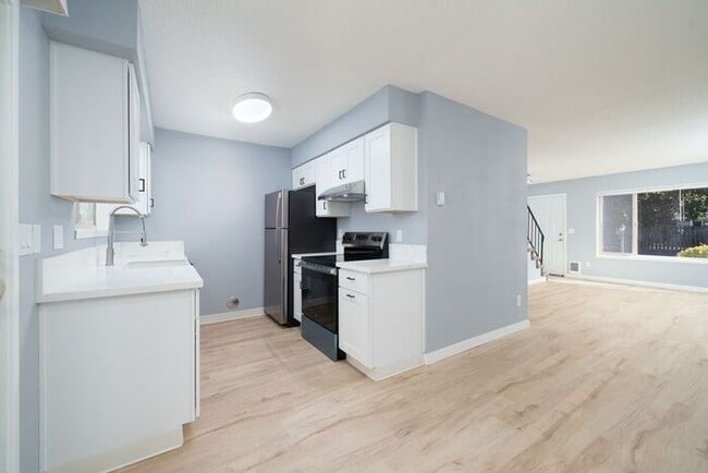 Primary Photo - Recently remodeled 2 bedroom 1 bath unit! ...