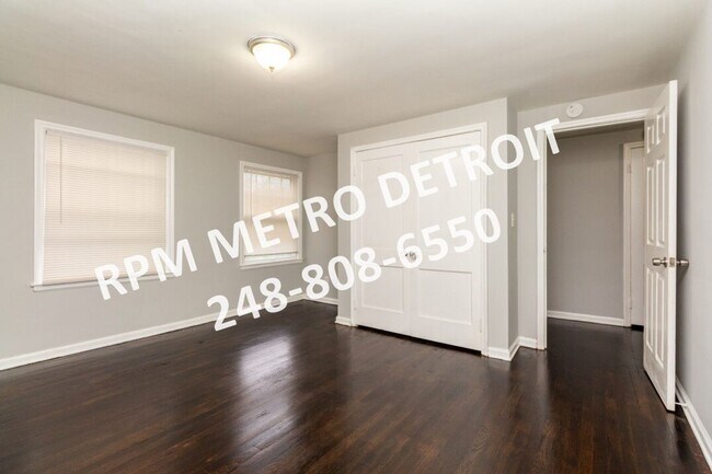 Building Photo - Traditonal 3-Bedroom Colonial Home in Detroit