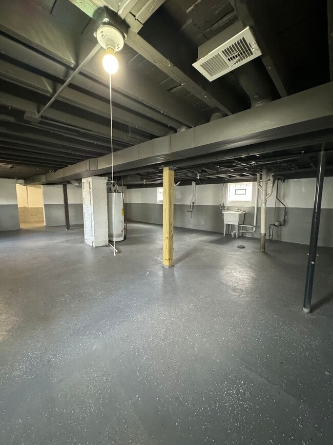 Building Photo - 2 Bedroom 1 Bathroom House in Calumet City...