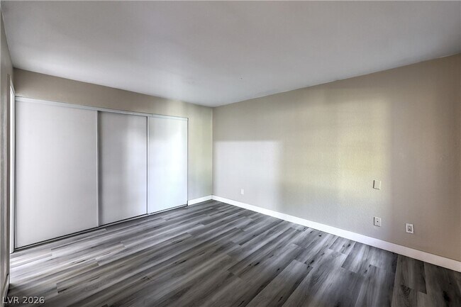 Building Photo - 3145 E Flamingo Rd