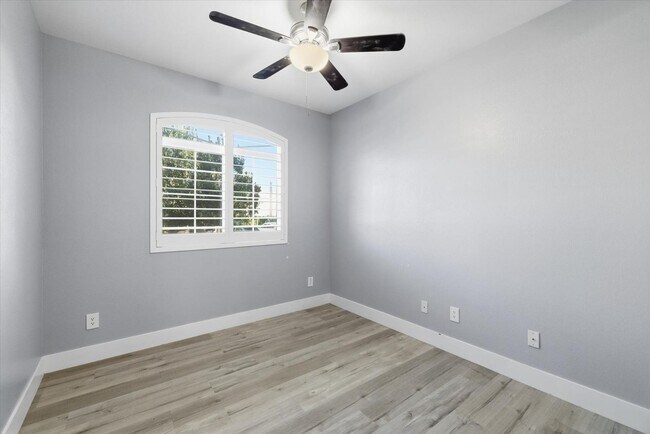 Building Photo - 972 Prestwick St