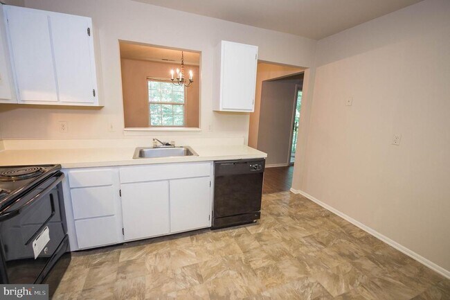 Building Photo - 803 College Ln