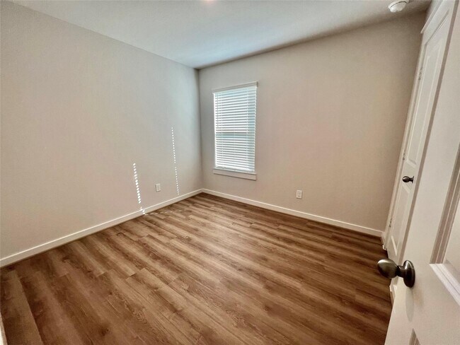 Building Photo - 7534 Coral Ter Dr