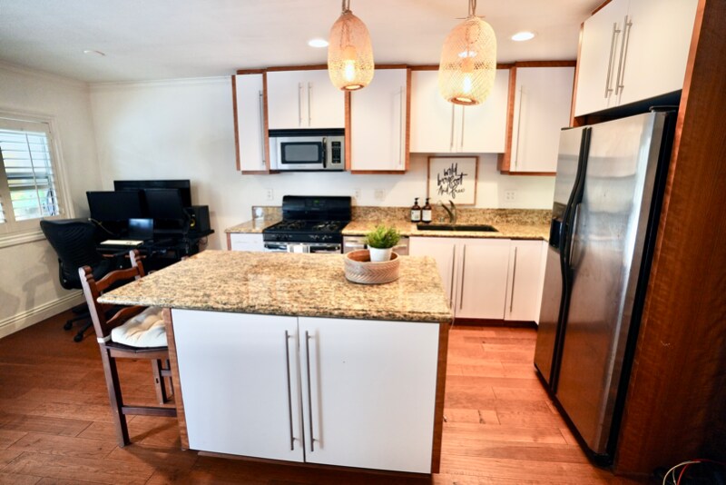 Building Photo - 1049 Felspar St