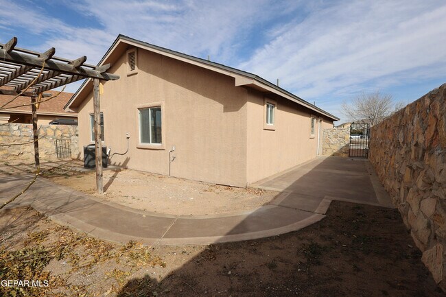 Building Photo - 4609 Joseph Rodriguez Dr