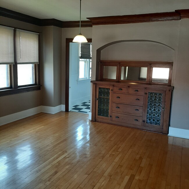 Primary Photo - 3639 E Allerton Ave