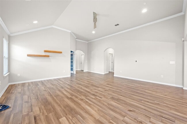 Building Photo - 10225 Bankhead Dr