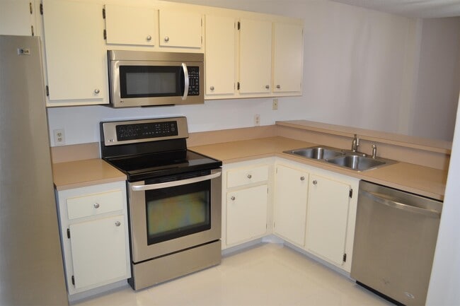 Building Photo - 5061 Ernst Ct