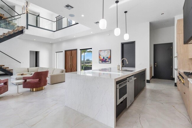 Building Photo - 13480 US-1