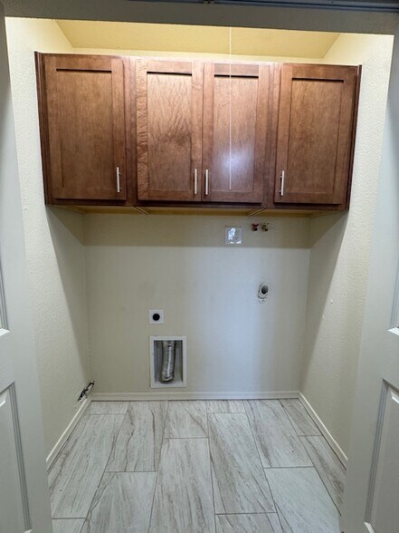 Laundry Closet - 709 Pampas Pl