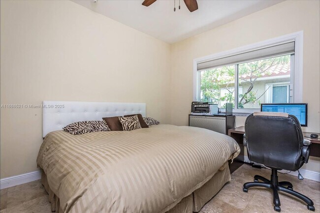 Building Photo - 3065 Allamanda St