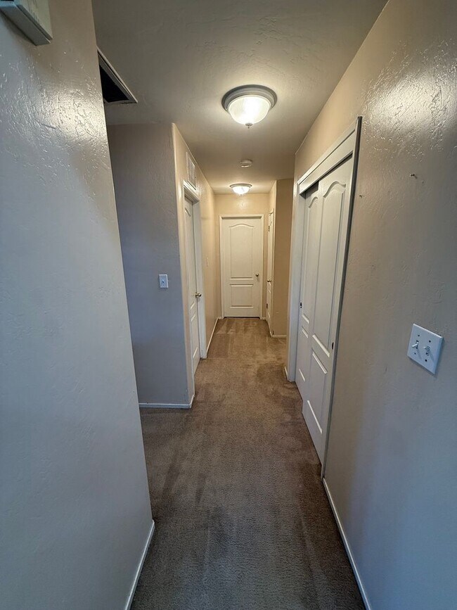 Building Photo - Charming 4-Bedroom Home in Emerald Estates