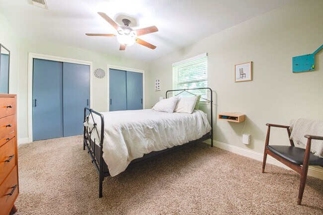 Building Photo - The Perfect Blend of Comfort, Style & Functionality in Ridglea Hills!