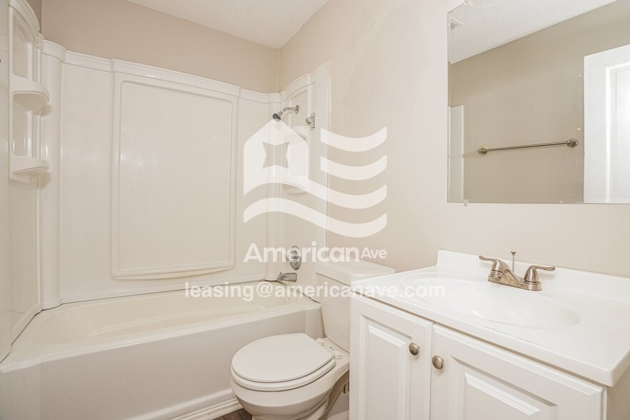 Building Photo - 209 Meadowdale Dr