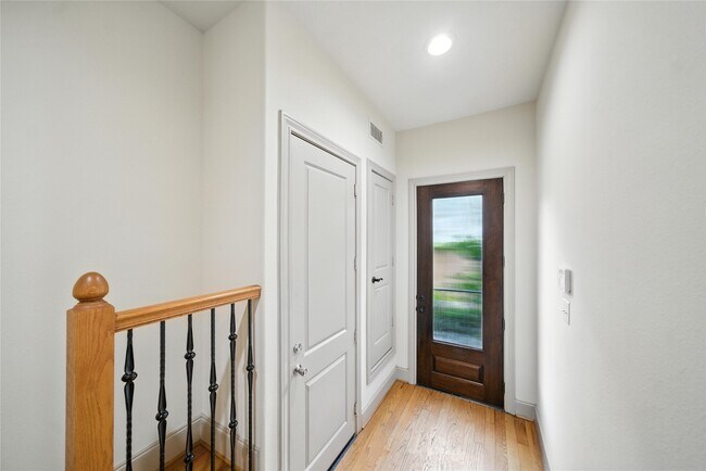Building Photo - 2318 Camden Dr