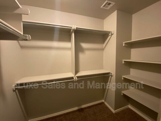 Building Photo - 6933 Mayberry Ln