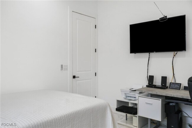 Building Photo - 331 NE 7th St