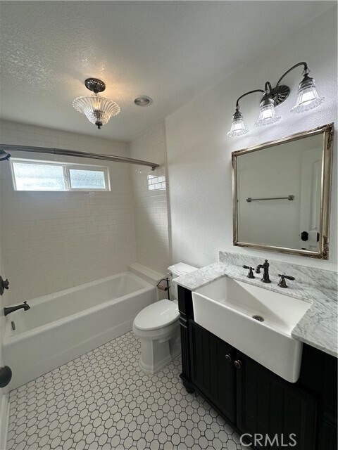 Building Photo - 9388 Valley View St