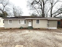 Building Photo - ** 3 Bed 2 Bath located off Zelda Road ** Call 334-366-9198 to schedule a self-tour