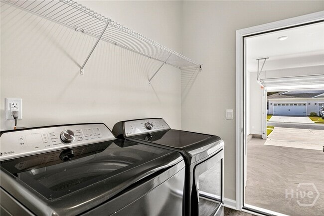 Building Photo - 170 Holloway Hl