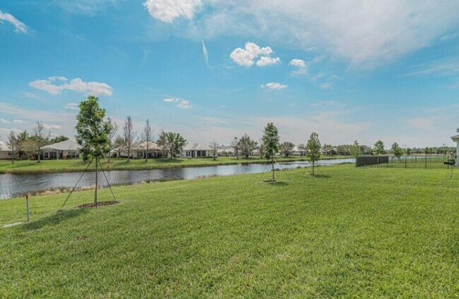 Building Photo - 12800 SW Eleanor Dr