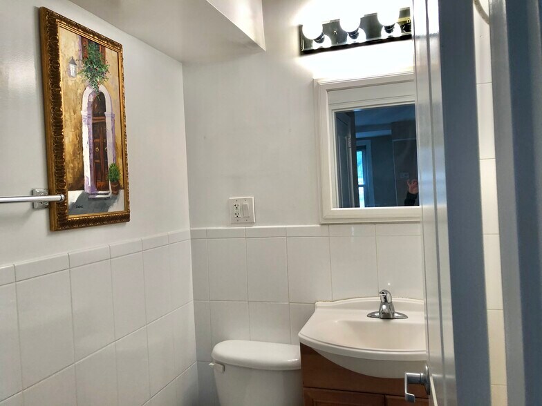 Bathroom - 4840 MacArthur Blvd NW