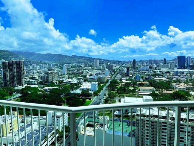 Building Photo - 801 S King St