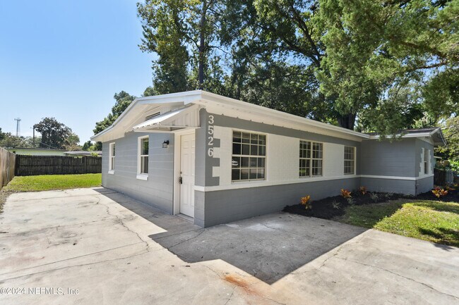 Building Photo - 3526 Formosa Dr
