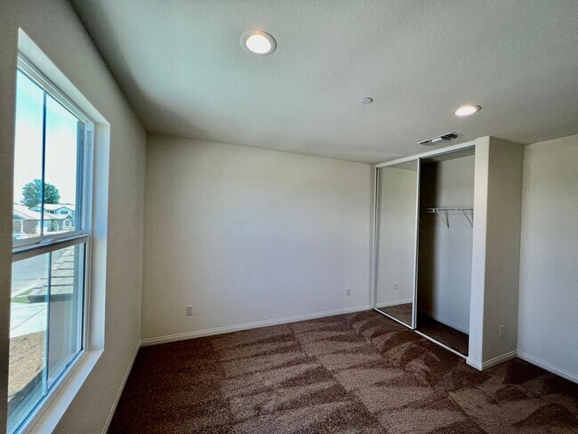 Building Photo - 9629 Mondrian Ln