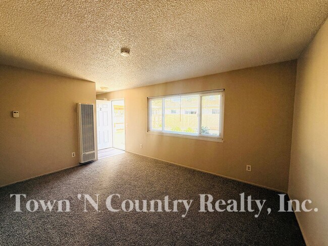 Building Photo - 215 W Alvin Dr