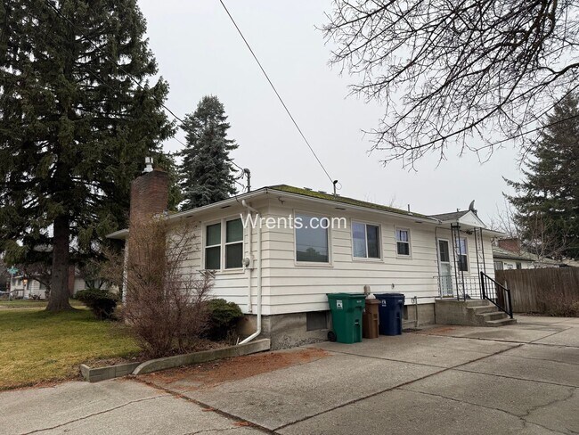 Building Photo - South Hill Charming corner lot 3 bed 2 bath in quiet neighborhood