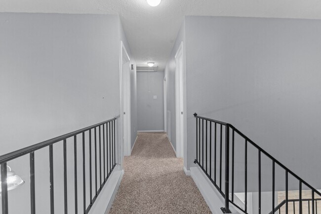 Building Photo - 13702 Towne W Blvd