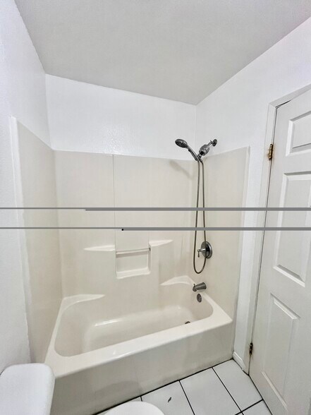 Building Photo - 3199 Royal Oaks Dr