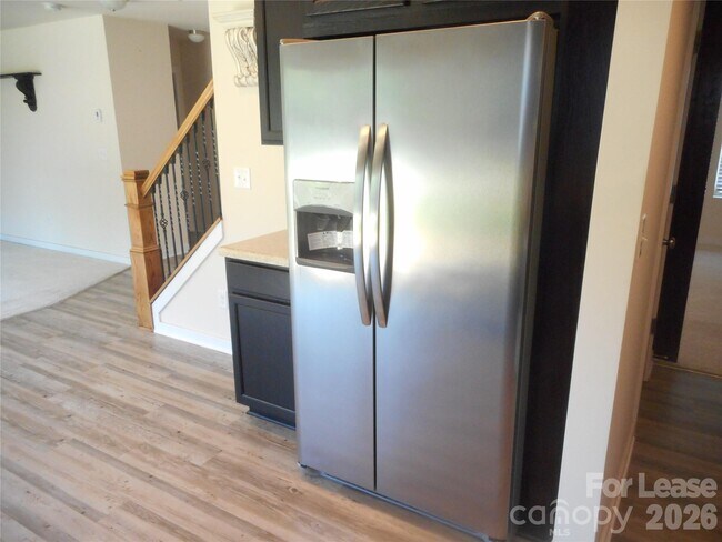 Building Photo - 7156 Pitzer Dr