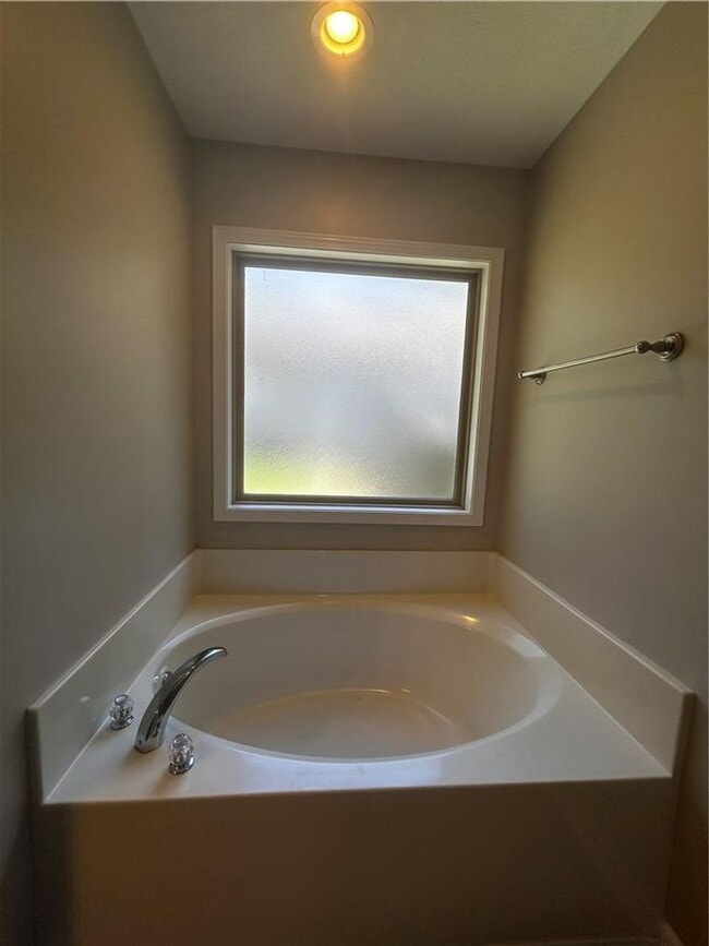 Building Photo - 249 Deerfield Ct