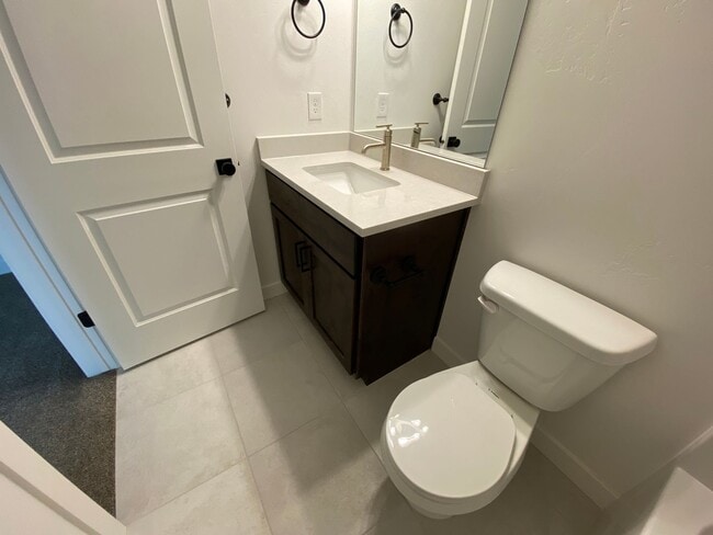 Building Photo - Newer Rockwell Ranch Townhome