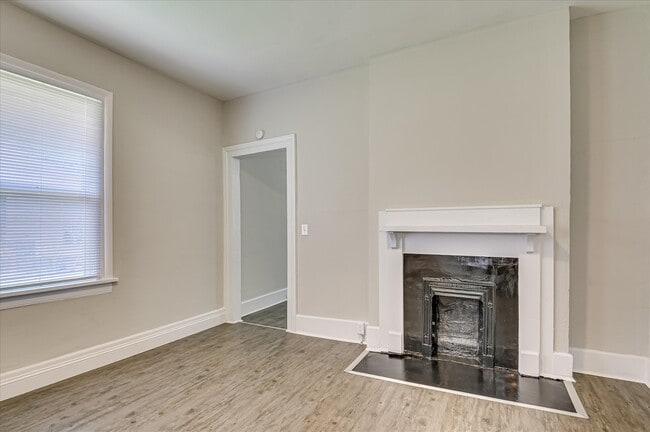 Building Photo - 106 Ellis St