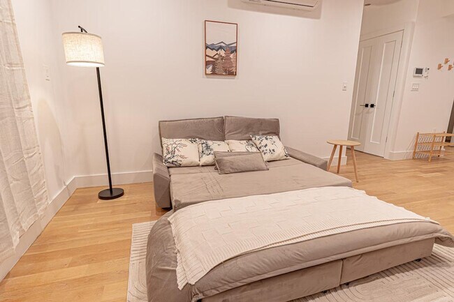 Building Photo - 207 Cooper St